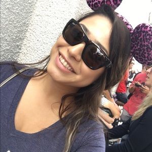 Meet your Posher, Leticia